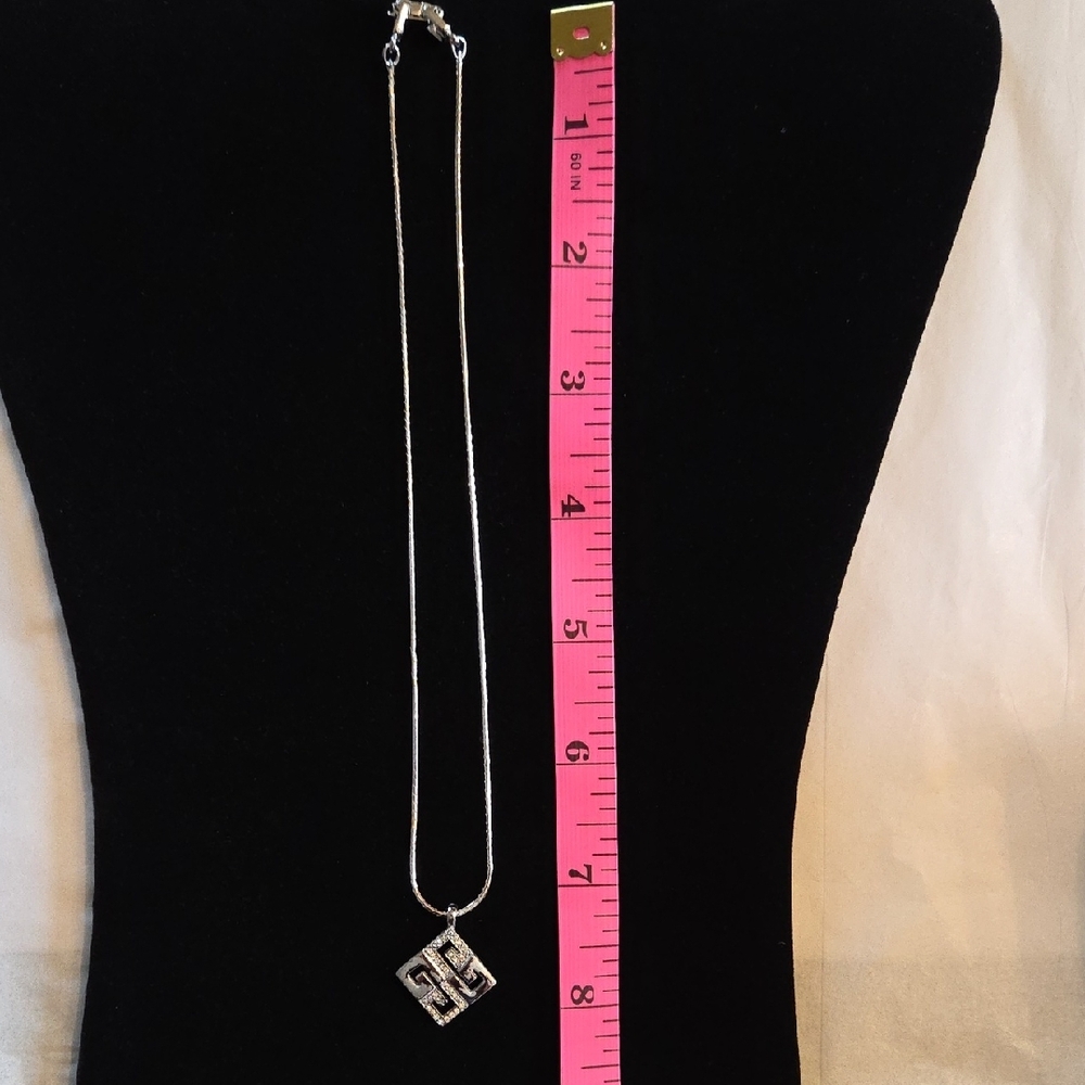 Givenchy 4G Crystal & Silver Pendant - Picture 5 of 10